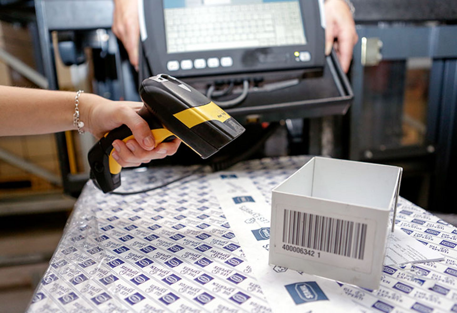 ex-ausbildung-fachlagerist-barcodescanner-rstahl-729x500_785e0ae0f2